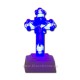 Το σταυρό στο πλαστικό με το φως, μπλε - 13,5 cm.